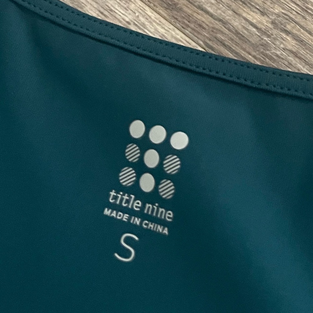 Like New TITLE NINE Freelance Carey Fit And Flare V-Neck Athletic Dress Size: S - Picture 3 of 13